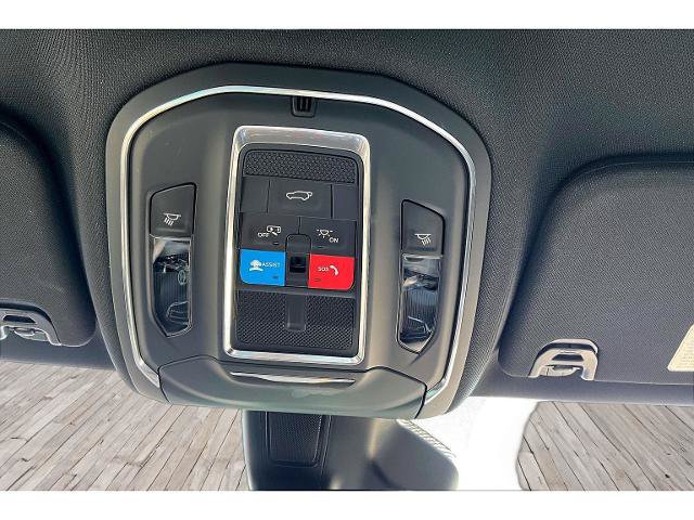 Used 2025 Jeep Wagoneer Series II AWD/4WD image 16