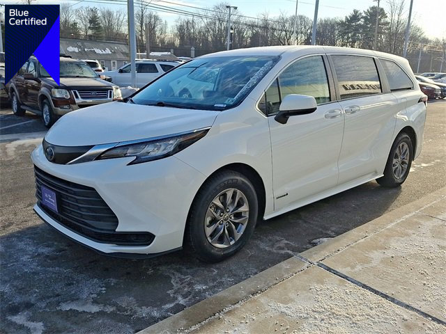 Used 2021 Toyota Sienna LE image 1