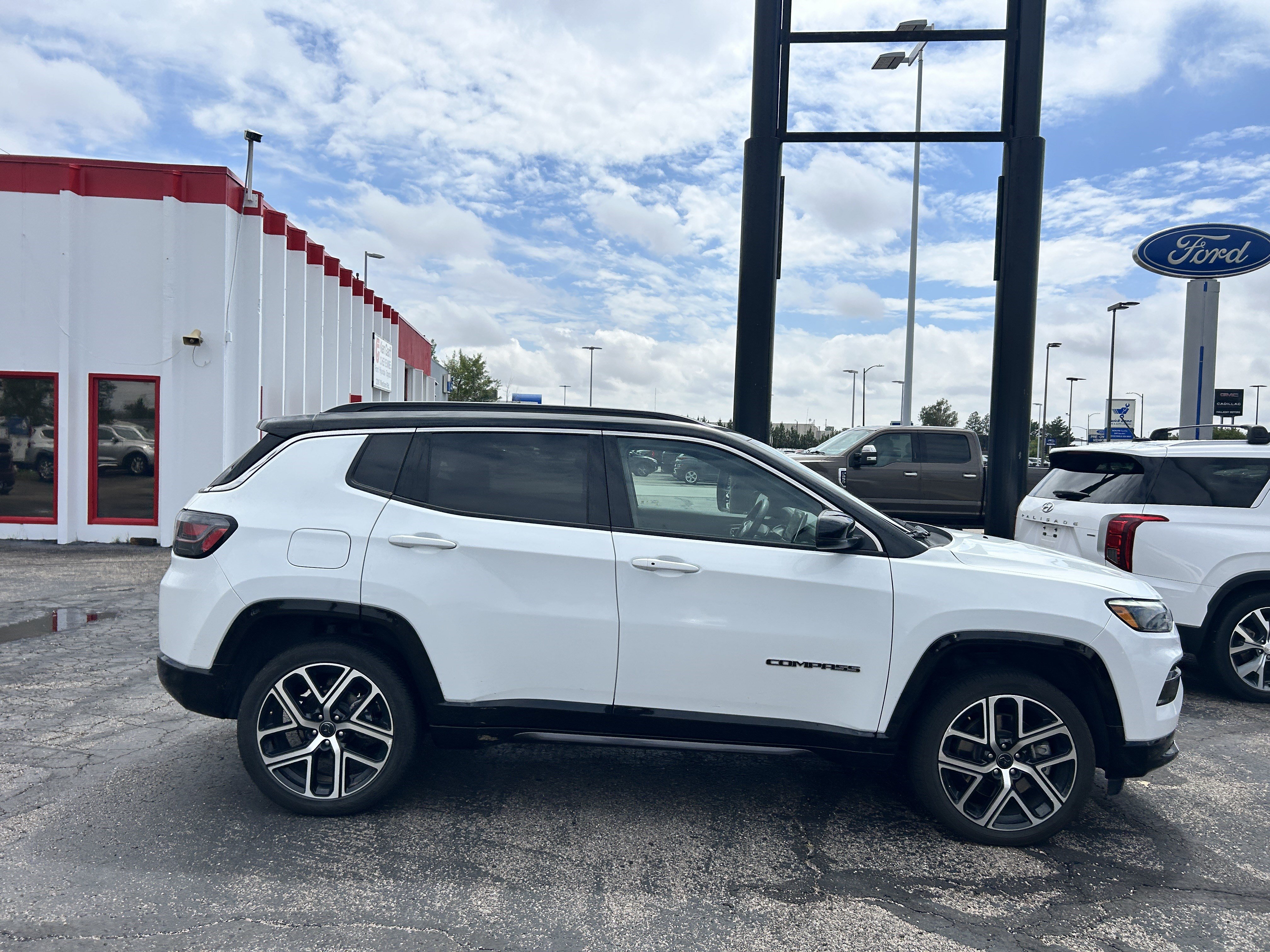 Used 2025 Jeep Compass Limited w/ Elite Group AWD/4WD image 6