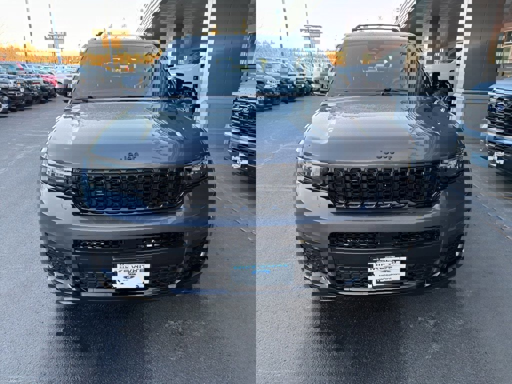 Used 2023 Jeep Grand Cherokee L Laredo image 7