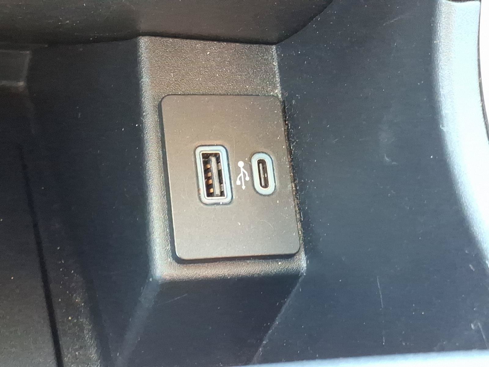 Certified 2024 Ford Edge SEL AWD/4WD image 17