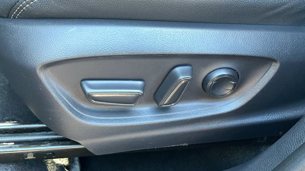 Used 2026 Toyota Corolla Cross XLE FWD image 27