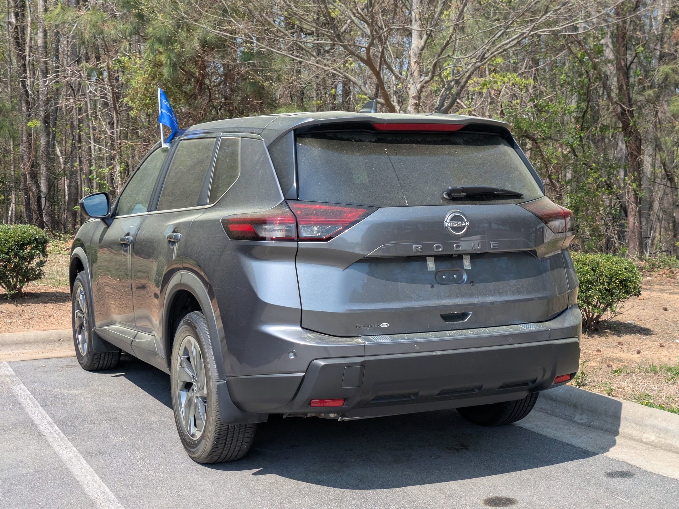 Used 2026 Nissan Rogue SV FWD image 2