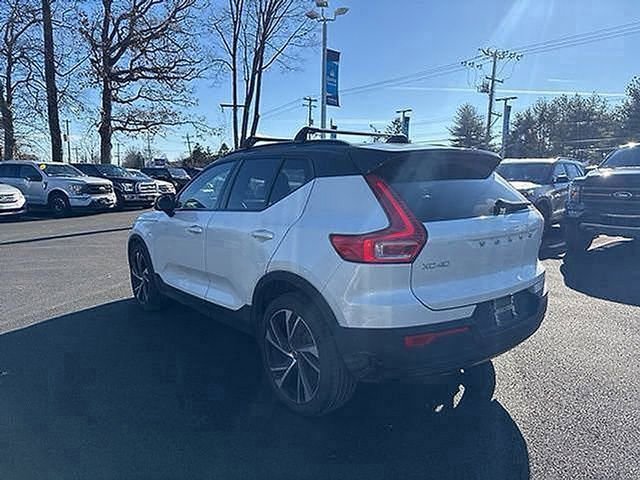 Used 2022 Volvo XC40 T5 R-Design w/ Advanced Package image 10