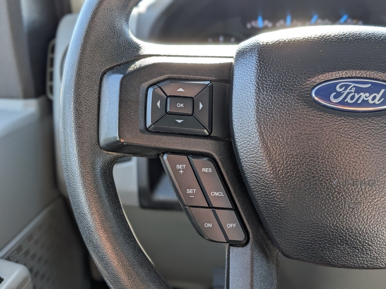 Certified 2022 Ford E-450 and Econoline 450 Super Duty w/ Power Windows & Locks Group RWD image 27