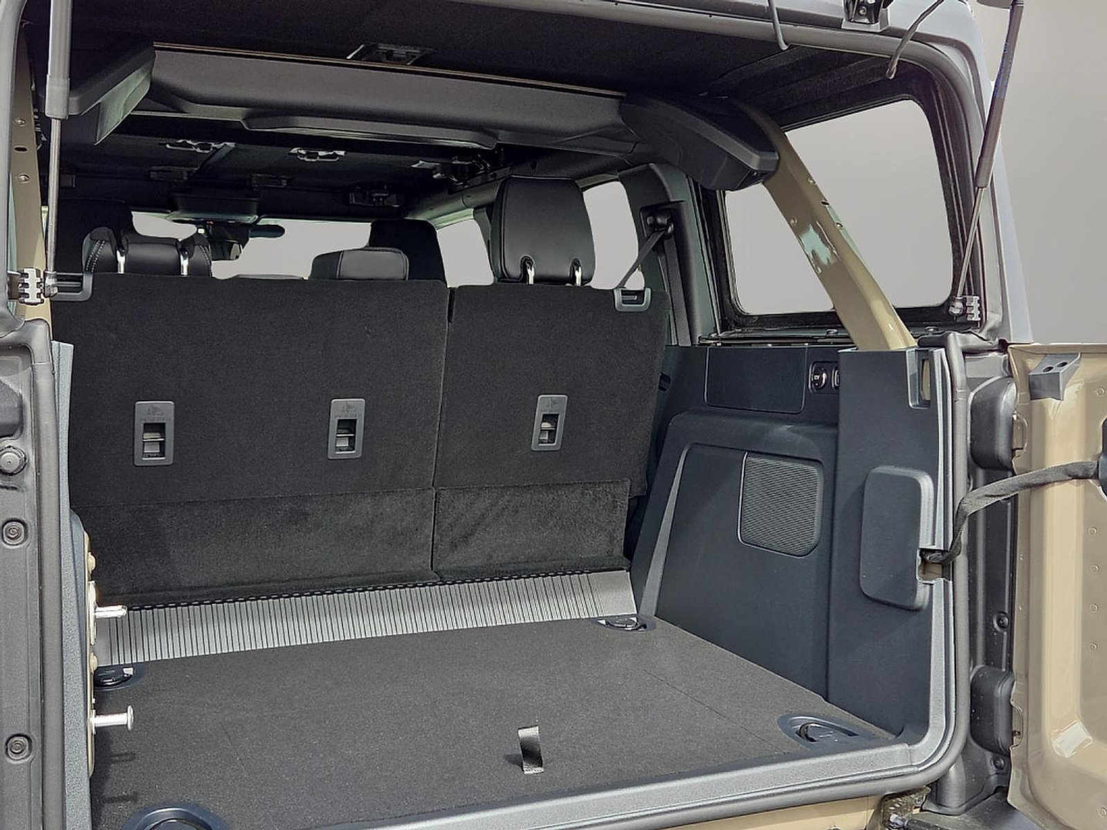 Certified 2026 Ford Bronco Outer Banks w/ Sasquatch Package AWD/4WD image 9