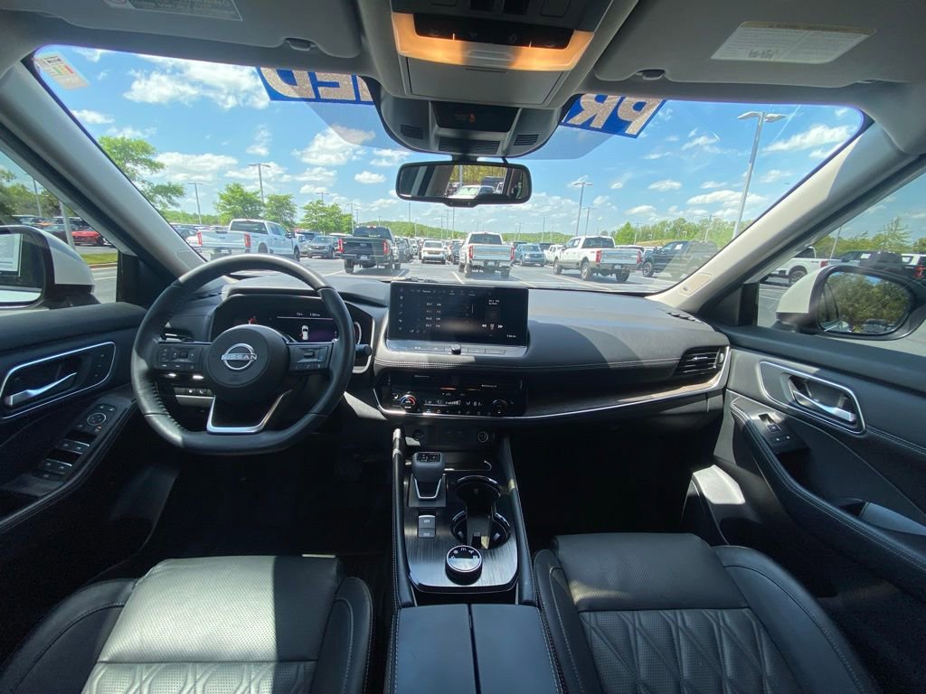 Used 2024 Nissan Rogue Platinum w/ Platinum Premium Package AWD/4WD image 26