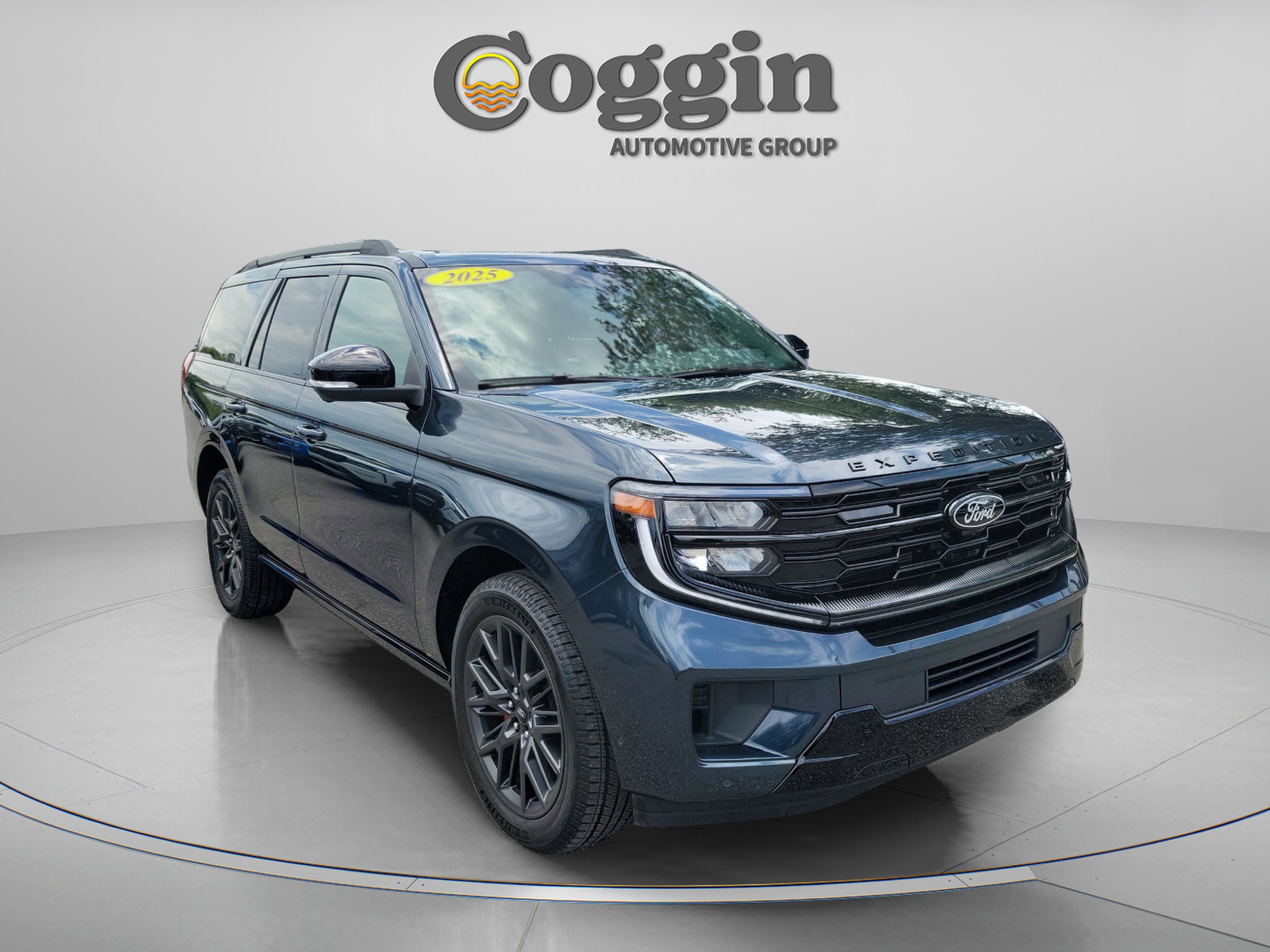 Certified 2025 Ford Expedition Platinum w/ Stealth Performance Package AWD/4WD image 4