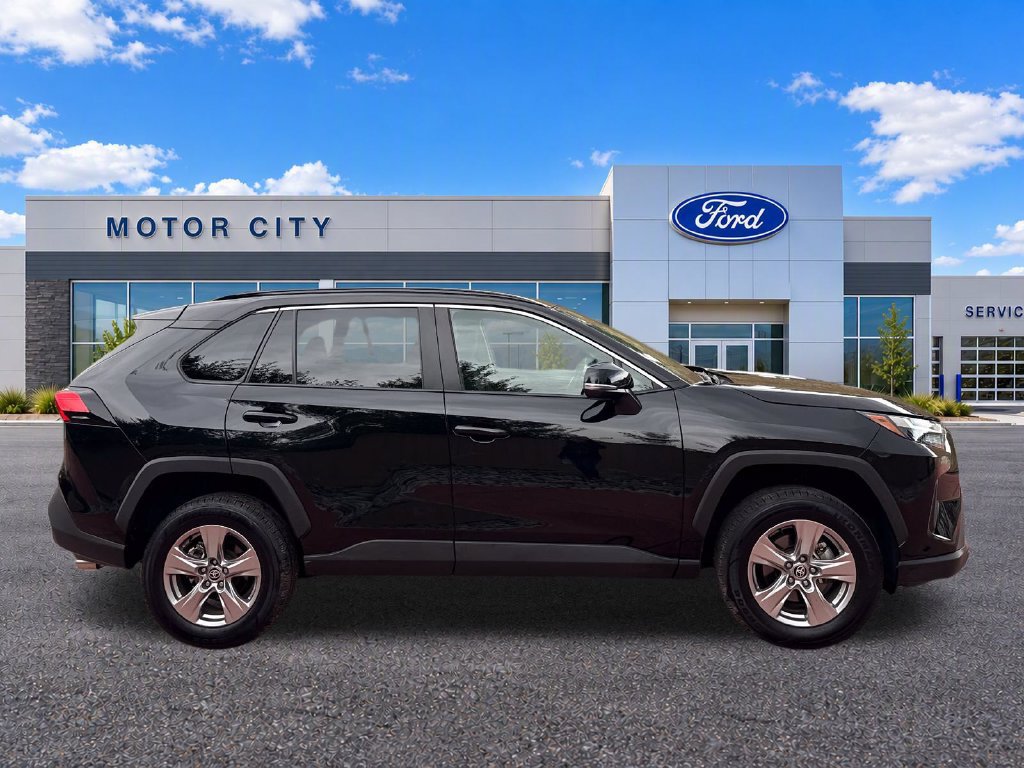 Used 2025 Toyota RAV4 XLE AWD/4WD image 10
