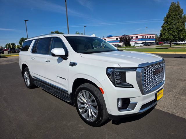 Used 2023 GMC Yukon XL Denali w/ Advanced Technology Package AWD/4WD image 5
