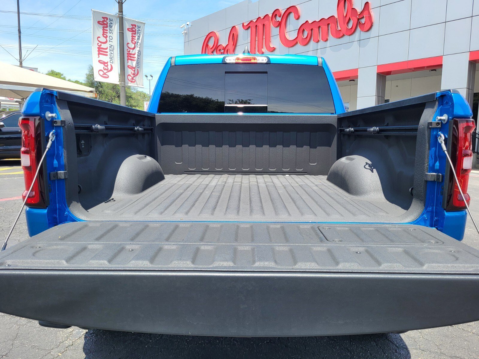 Used 2025 RAM 1500 Laramie w/ Night Edition AWD/4WD image 31