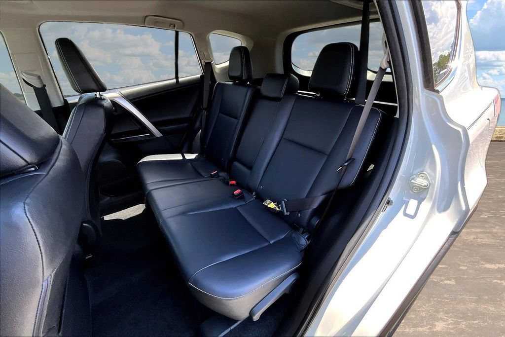 Used 2018 Toyota RAV4 Limited FWD image 24