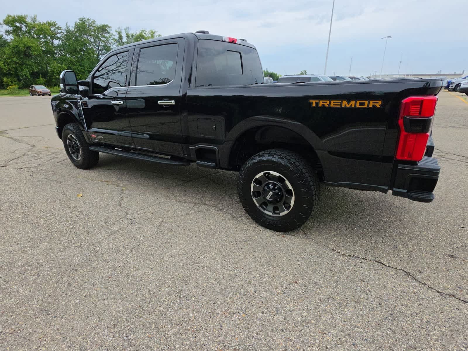 Certified 2023 Ford F250 Platinum w/ Tremor Off-Road Package AWD/4WD image 13