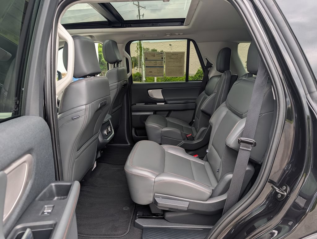 Certified 2025 Ford Expedition Active AWD/4WD image 27