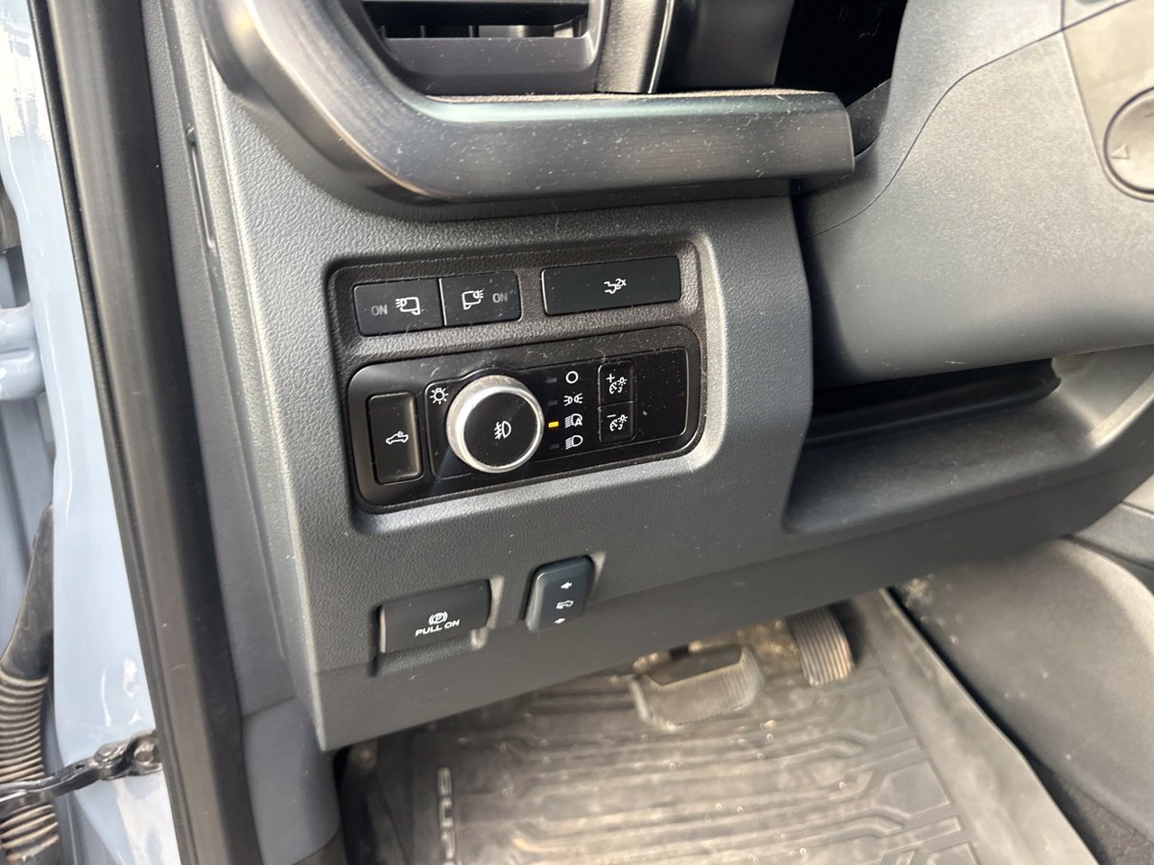 Certified 2024 Ford F250 Lariat w/ Sport Appearance Package AWD/4WD image 24