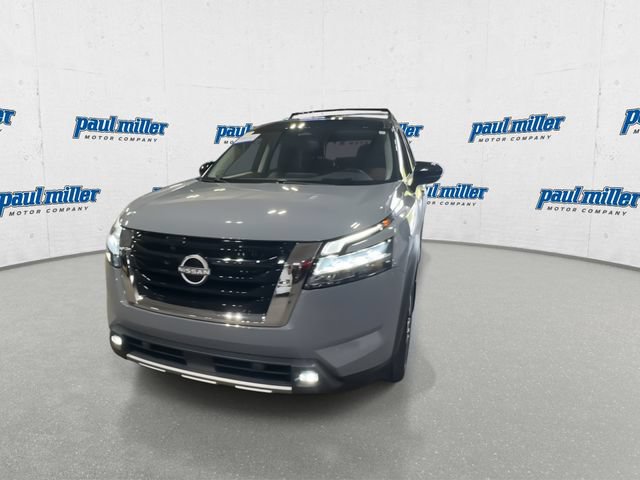Used 2022 Nissan Pathfinder Platinum w/ Cargo Package AWD/4WD image 4