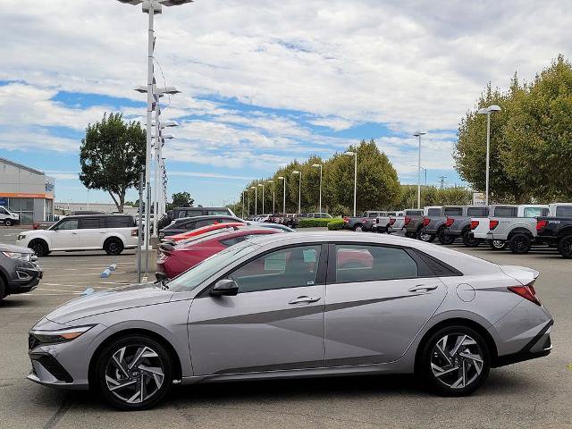 Used 2025 Hyundai Elantra Sport FWD image 7