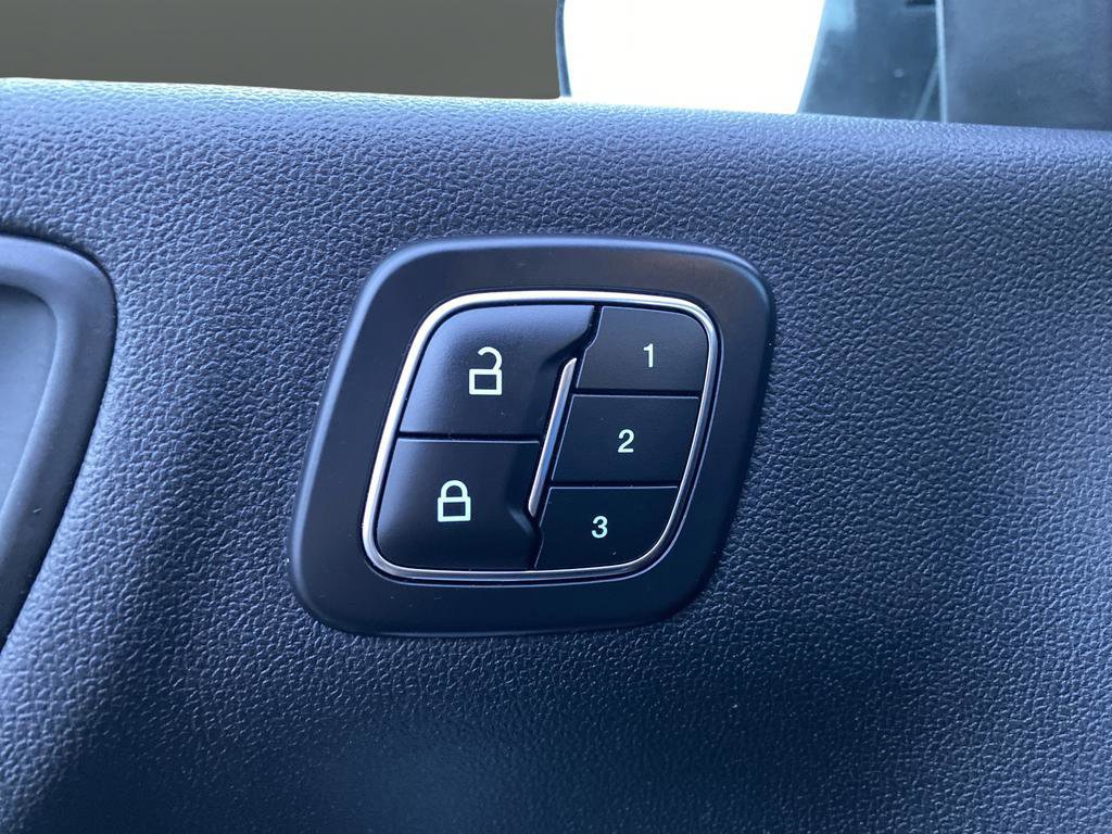 Certified 2025 Ford Escape Platinum image 17