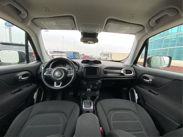 Used 2018 Jeep Renegade Latitude w/ Cold Weather Group AWD/4WD image 27