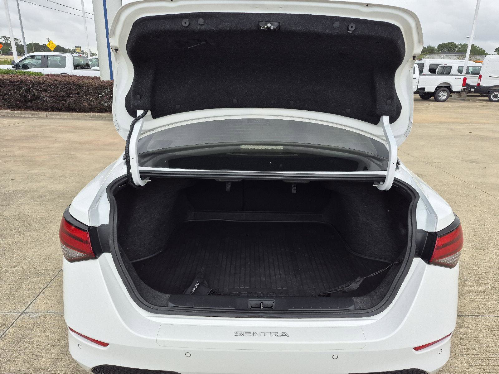 Used 2022 Nissan Sentra SV w/ All-Weather Package FWD image 9