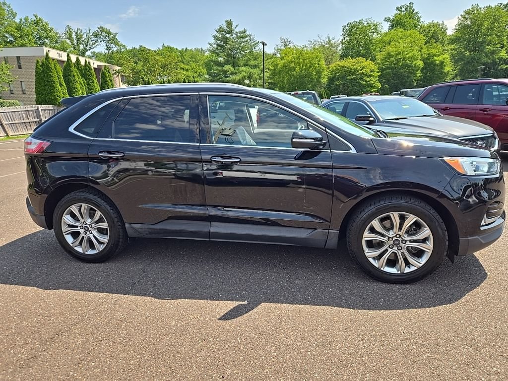 Certified 2019 Ford Edge Titanium w/ Cold Weather Package AWD/4WD image 9