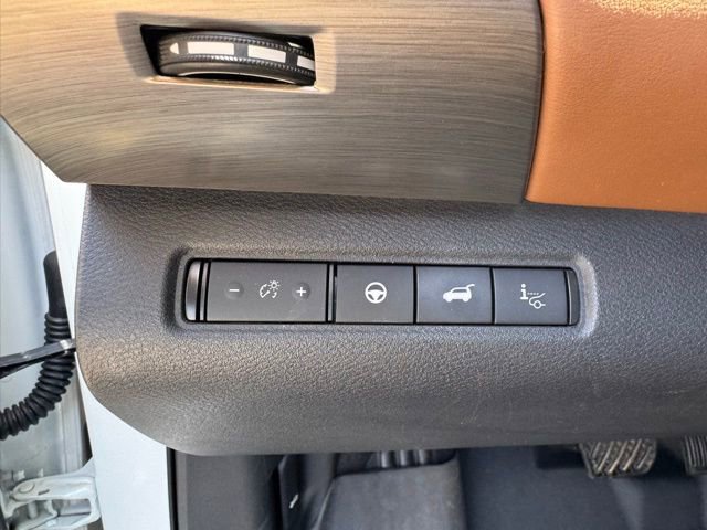 Used 2023 Nissan Pathfinder Platinum AWD/4WD image 26