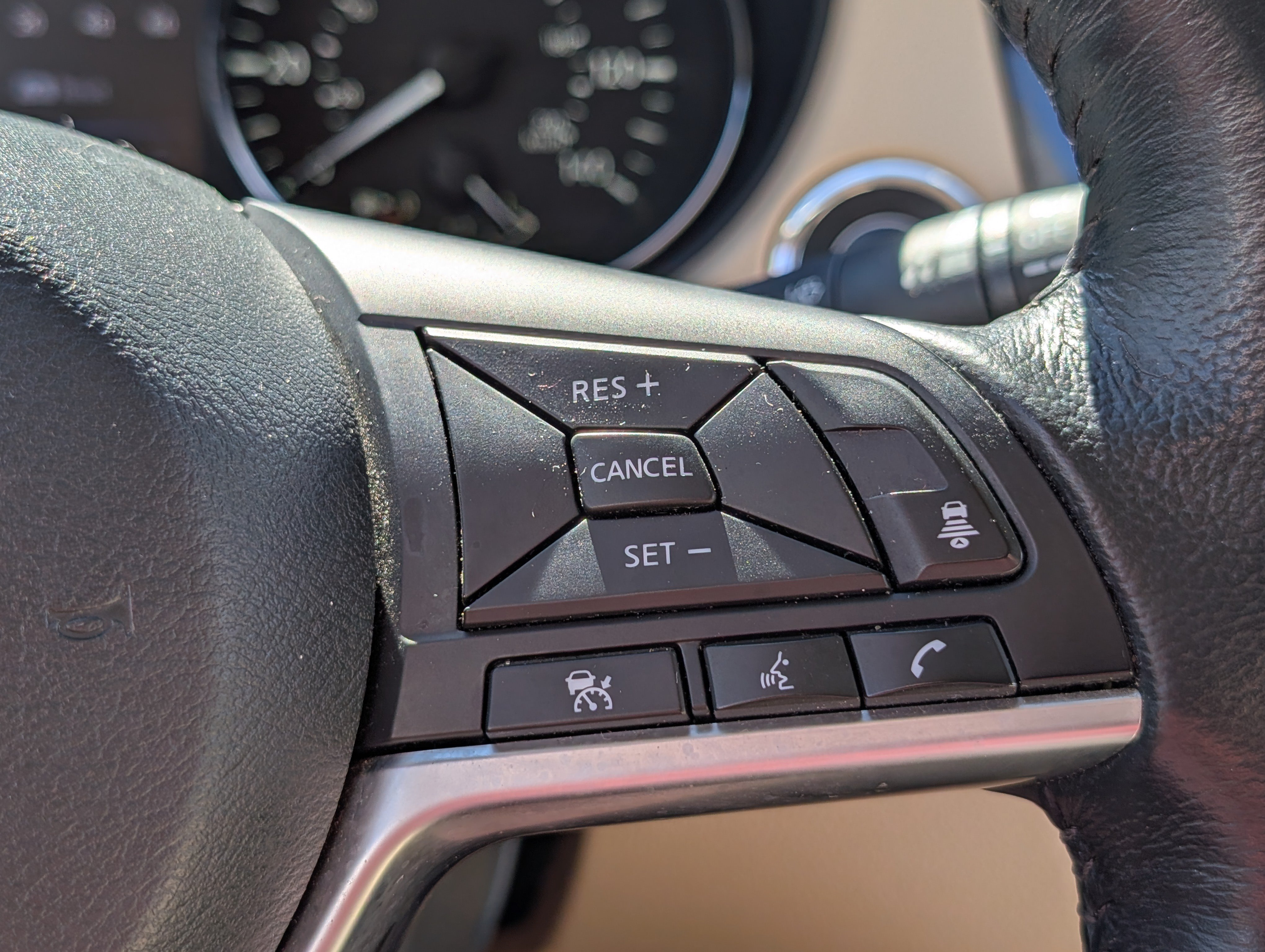 Used 2018 Nissan Rogue SV w/ Premium Package AWD/4WD image 26