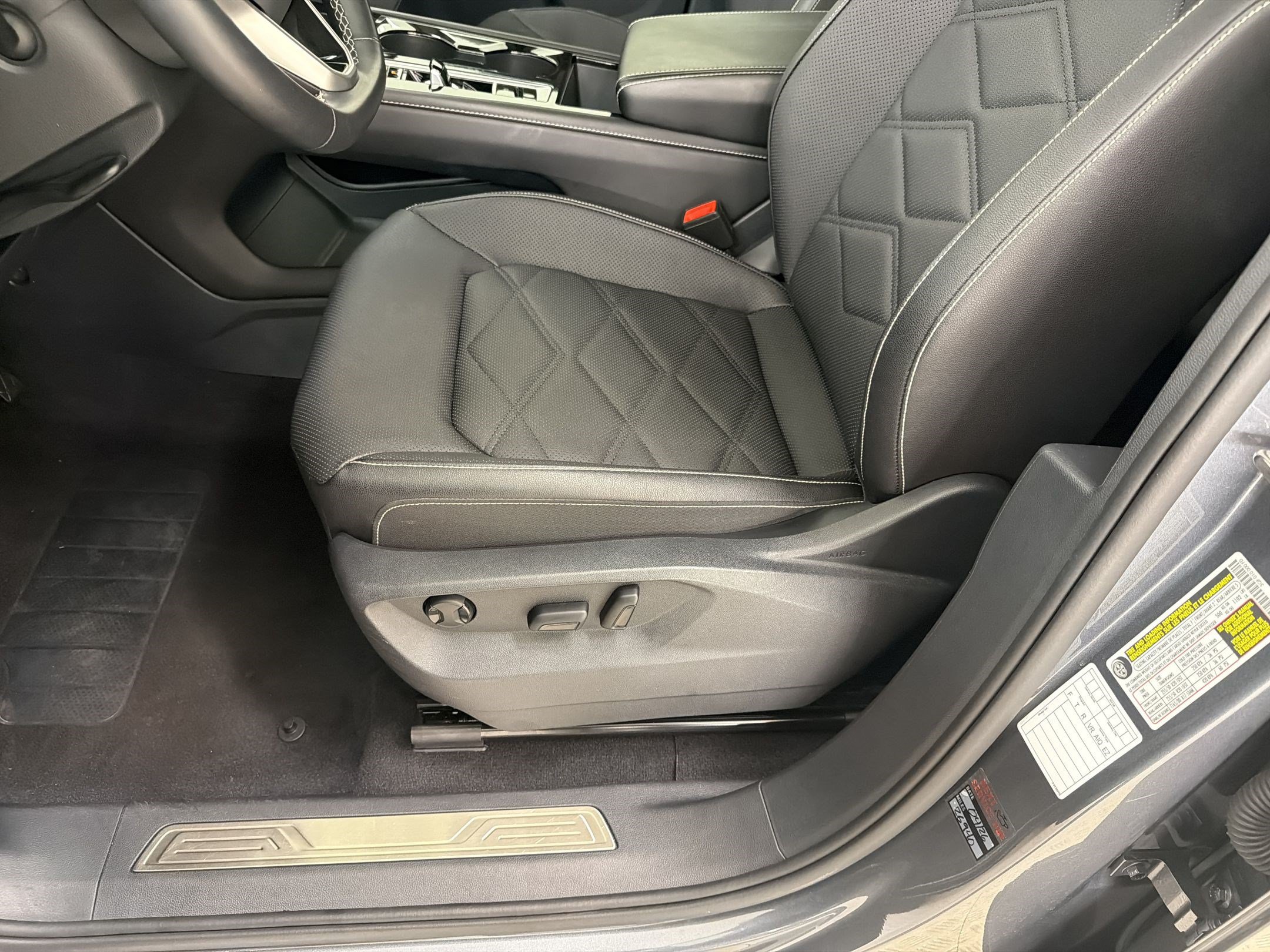 Used 2025 Volkswagen Atlas SE FWD image 5