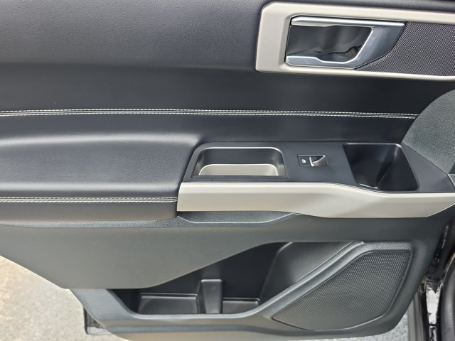 Certified 2024 Ford Explorer XLT RWD image 11