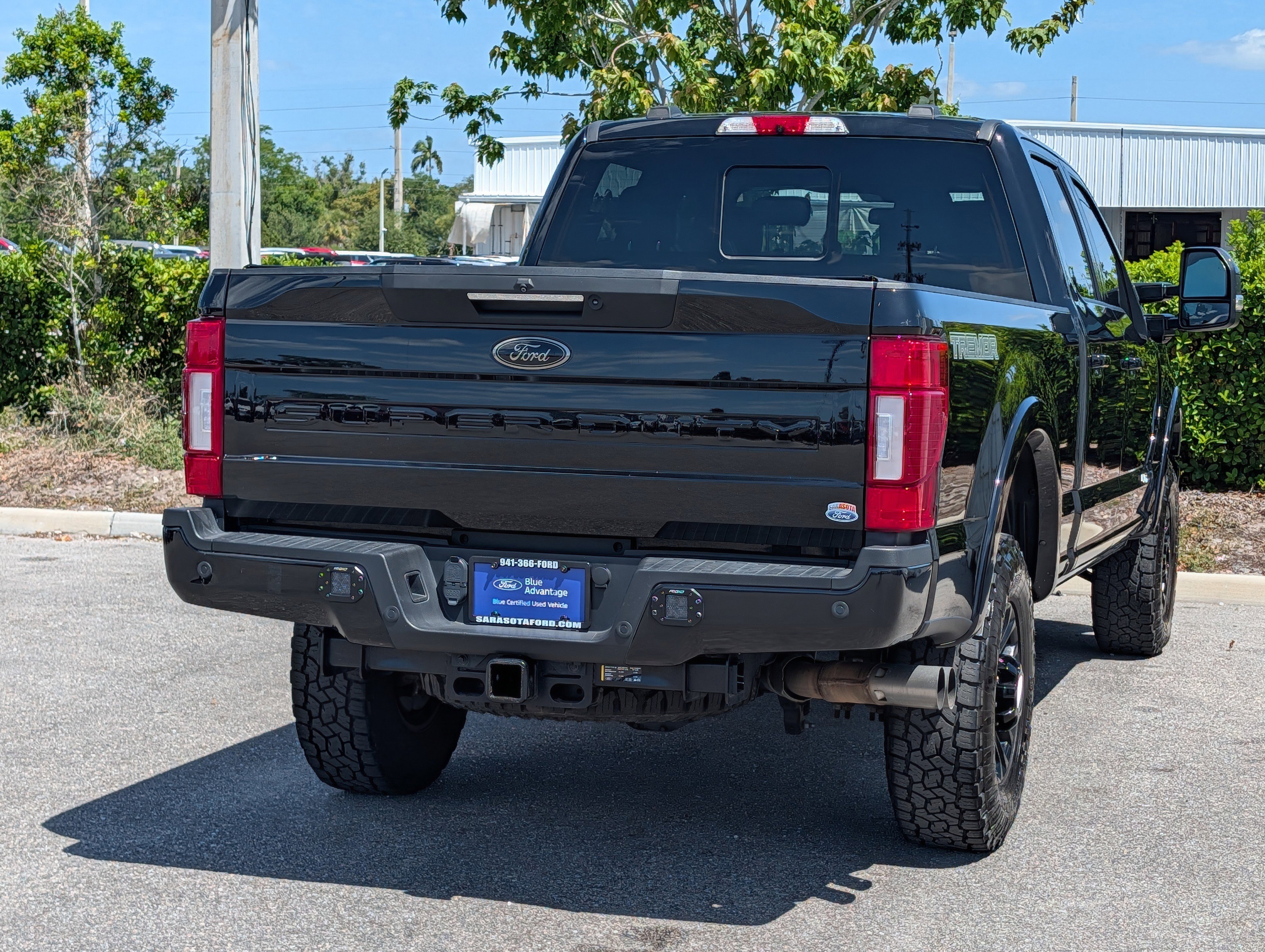 Certified 2022 Ford F250 Lariat w/ Tremor Off-Road Package image 4