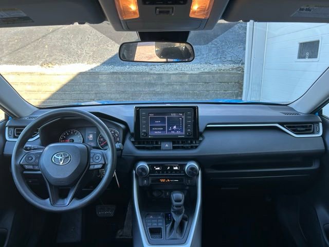 Used 2021 Toyota RAV4 LE image 10
