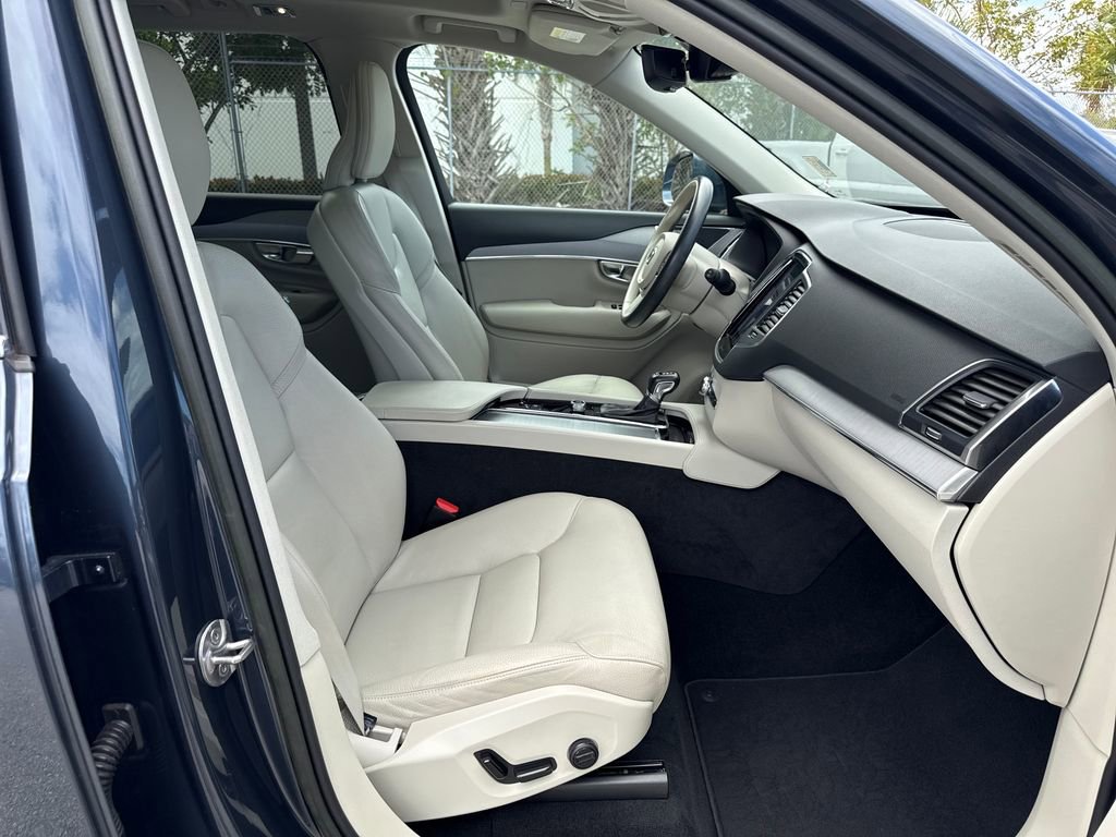 Used 2022 Volvo XC90 T5 Momentum w/ Protection Package Premier image 24