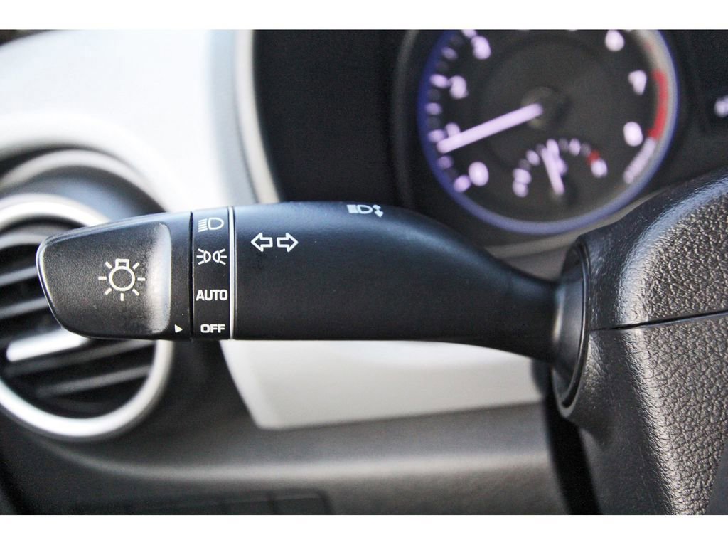 Used 2020 Hyundai Kona SE image 17