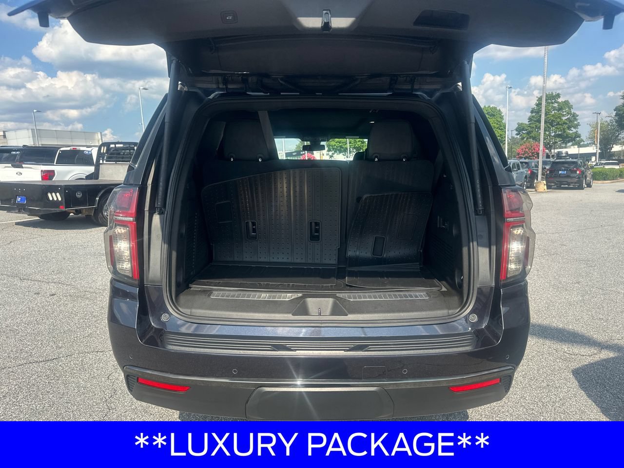 Used 2022 Chevrolet Tahoe Z71 w/ Z71 Off-Road Package AWD/4WD image 20