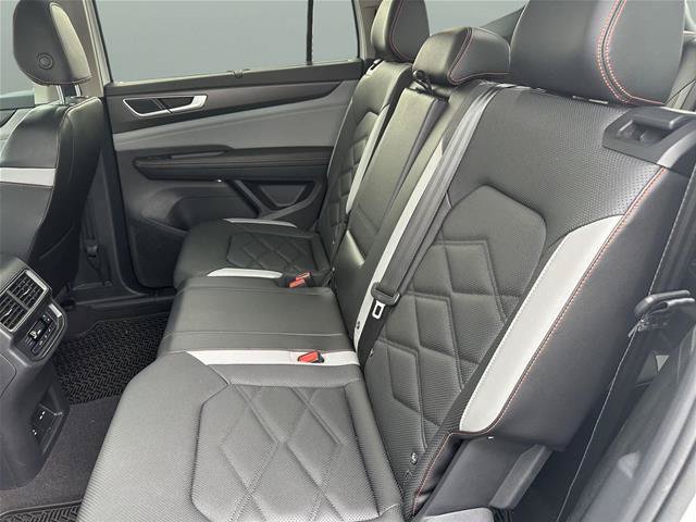 Used 2024 Volkswagen Atlas Peak Edition SE AWD/4WD image 15