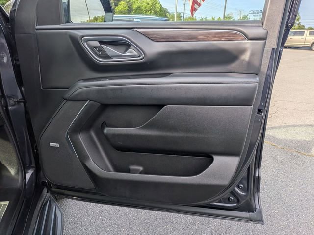Used 2024 Chevrolet Suburban LT RWD image 31