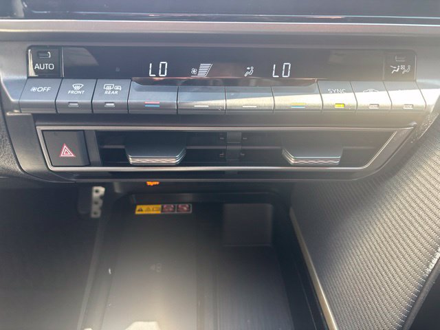 Used 2025 Toyota Camry SE w/ Convenience Package FWD image 26