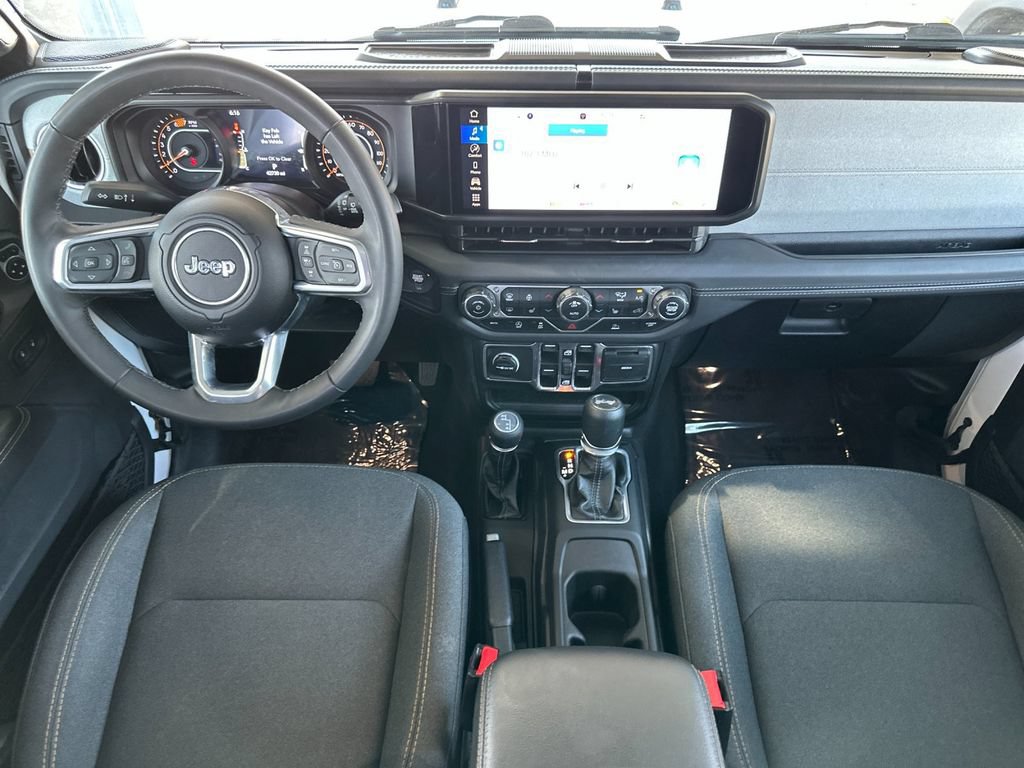 Used 2025 Jeep Wrangler Unlimited Sahara AWD/4WD image 12