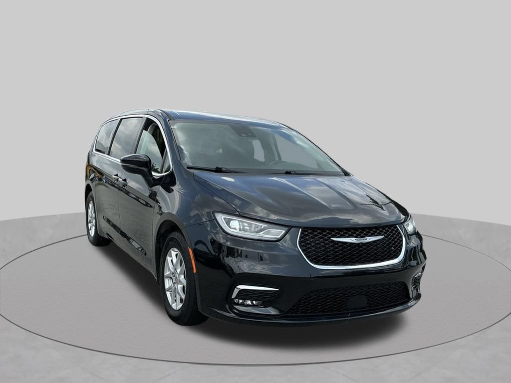 Used 2023 Chrysler Pacifica Touring-L FWD image 18