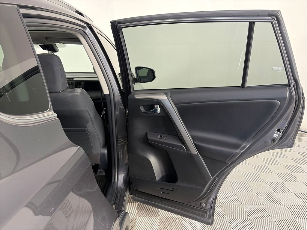 Used 2018 Toyota RAV4 XLE AWD/4WD image 27