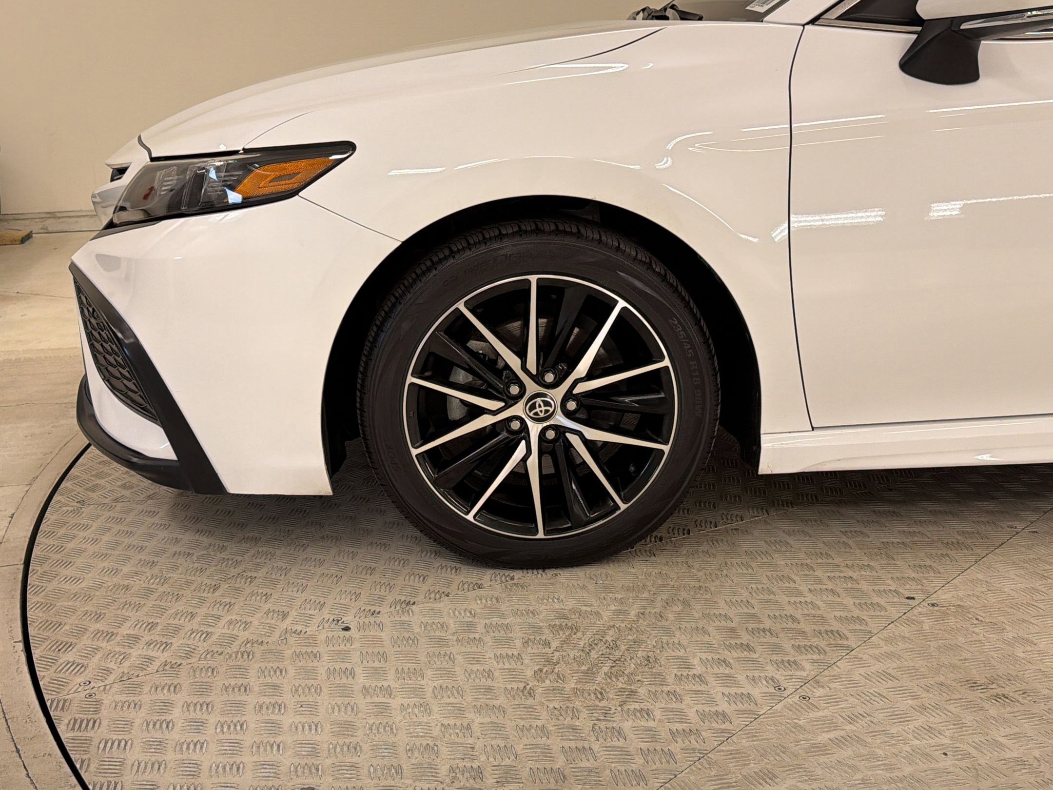 Used 2022 Toyota Camry SE FWD image 11