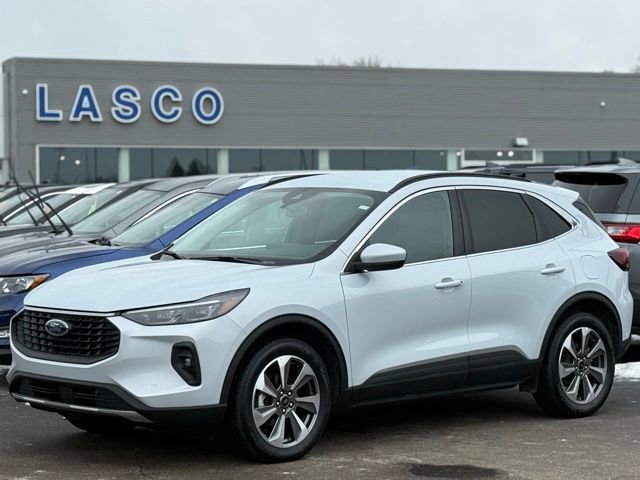 Certified 2025 Ford Escape Platinum image 1