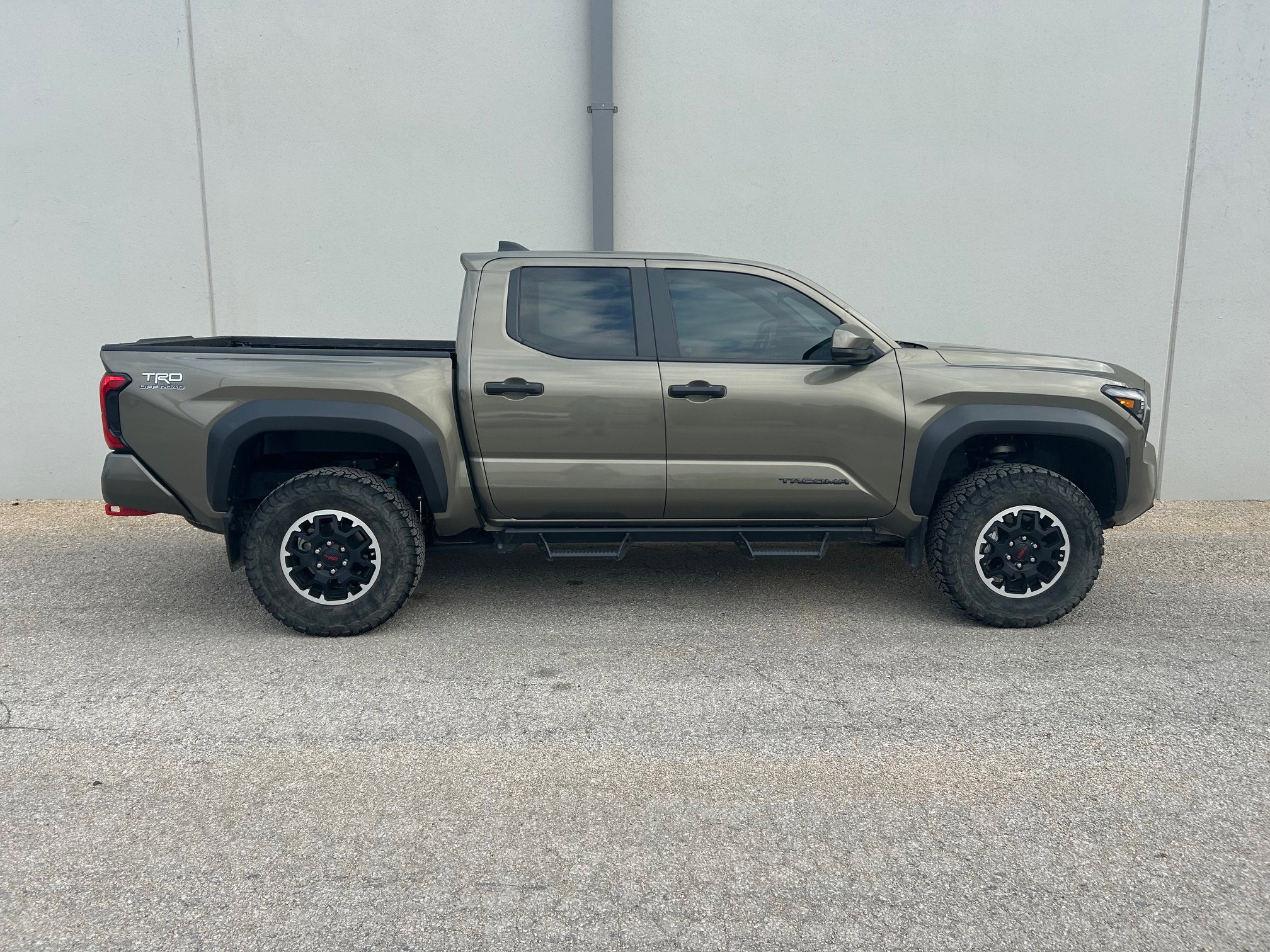 Used 2024 Toyota Tacoma TRD Off-Road AWD/4WD image 11