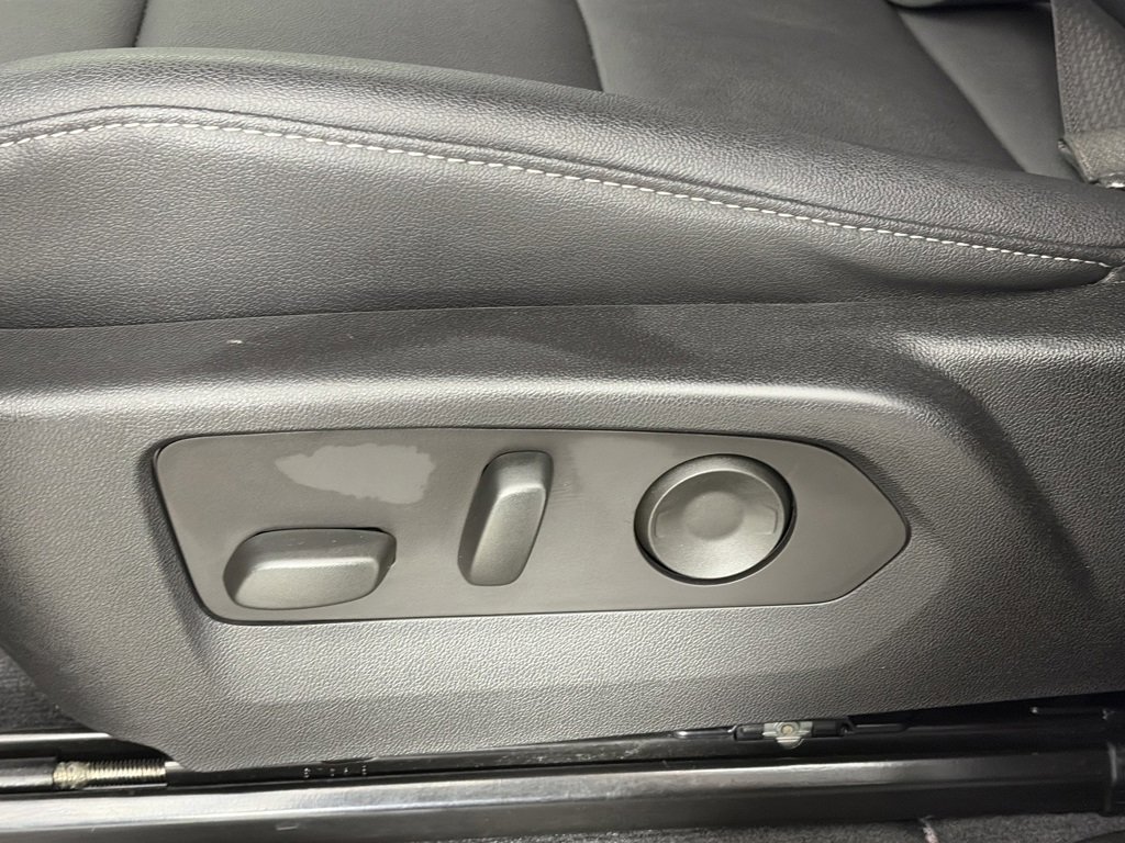 Used 2023 Chevrolet Colorado LT w/ LT Convenience Package III image 25