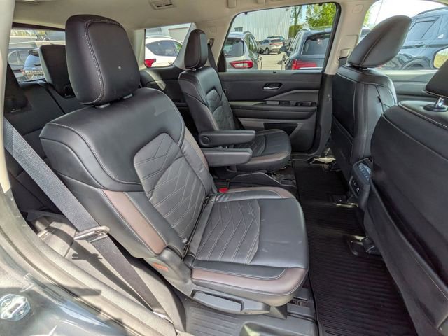 Used 2024 Nissan Pathfinder Platinum AWD/4WD image 22