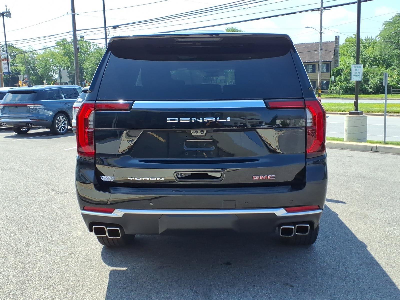 Used 2025 GMC Yukon Denali w/ Denali Reserve Package AWD/4WD image 4