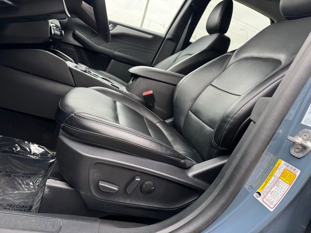 Certified 2025 Ford Escape Platinum image 13