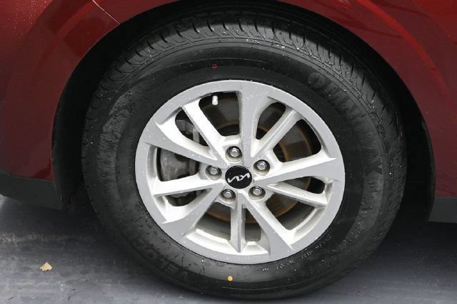 Used 2024 Kia Carnival LX FWD image 30