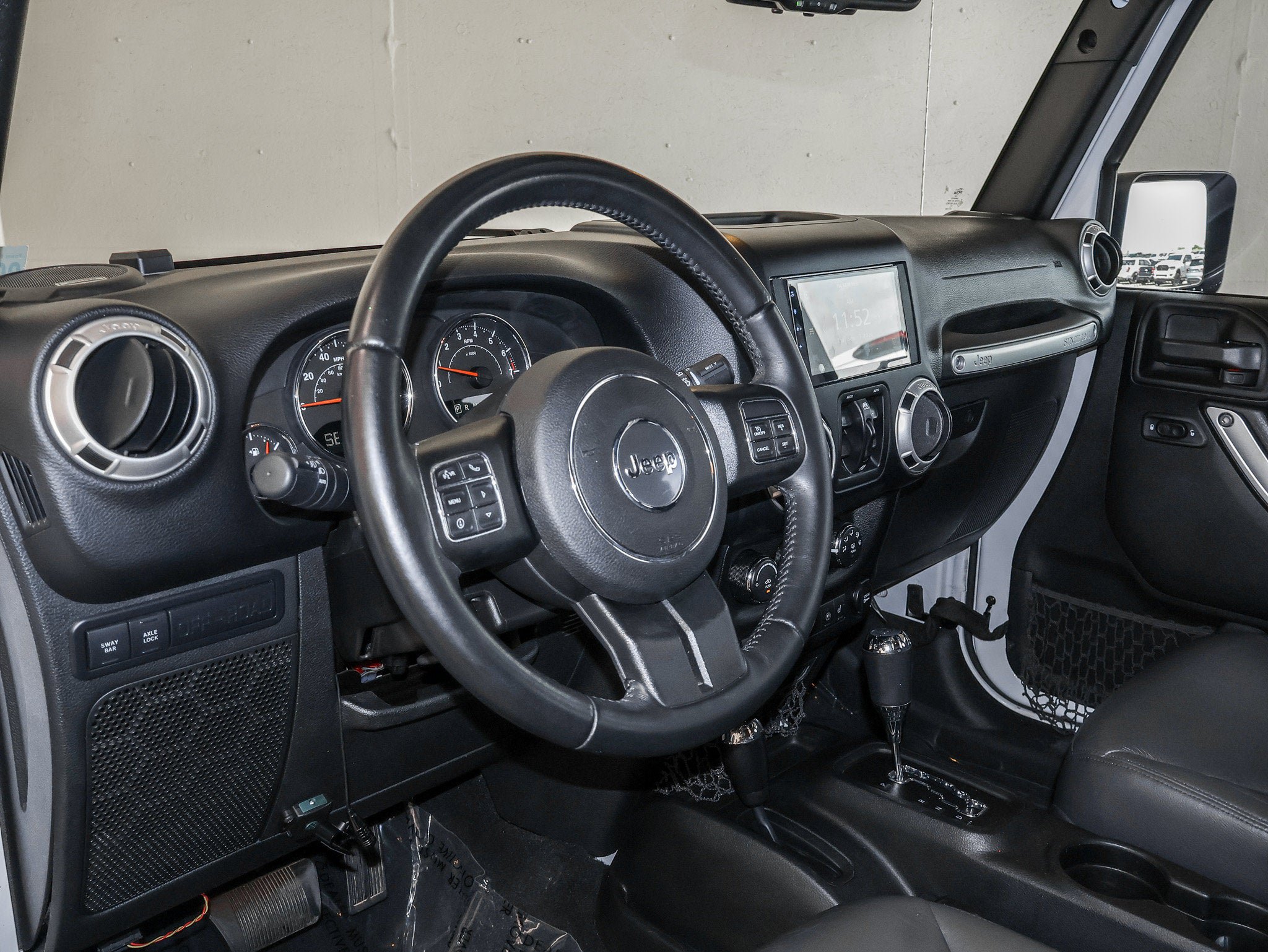 Used 2017 Jeep Wrangler Unlimited Rubicon w/ Connectivity Group AWD/4WD image 21