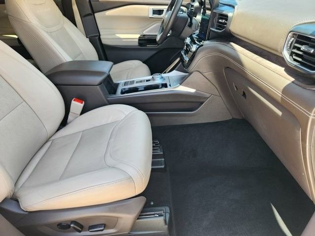 Certified 2022 Ford Explorer Platinum w/ Equipment Group 601A RWD image 13